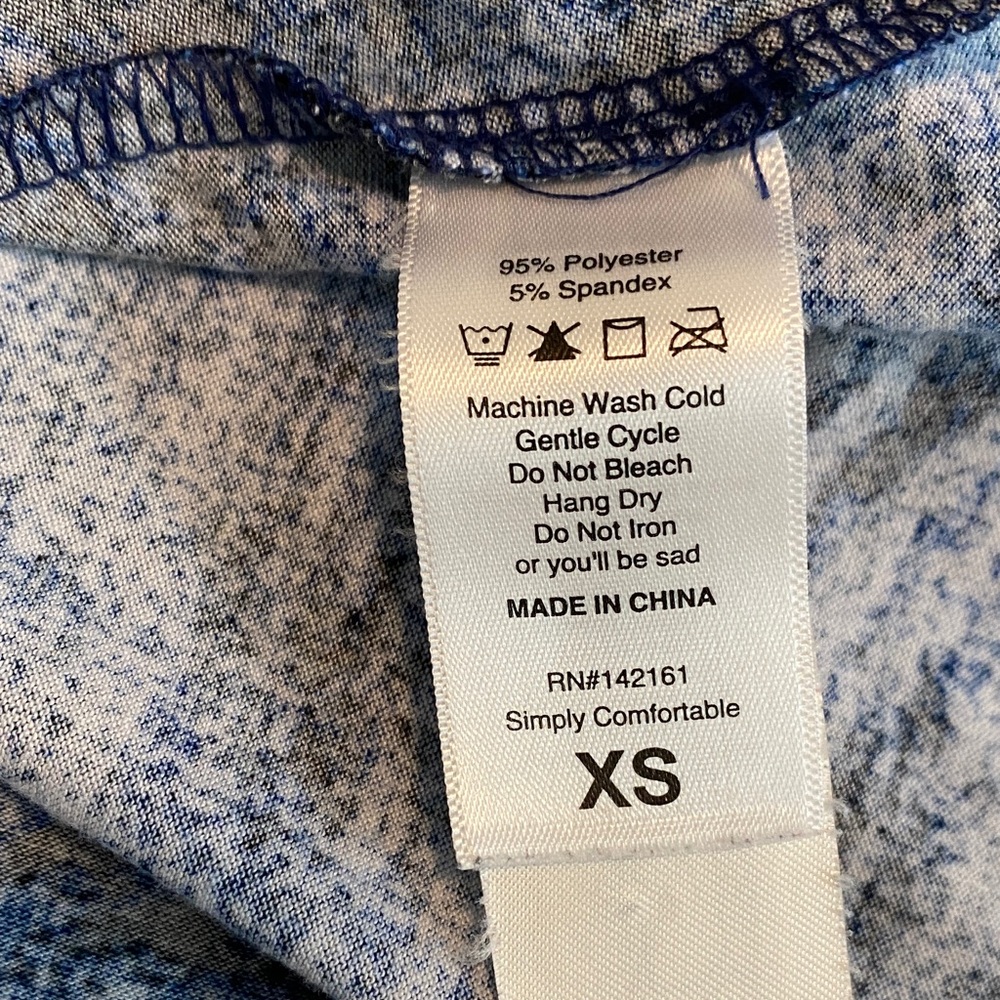 LuLaRoe Blue Tie-Dye Design V-Neck Women's Top T-shirt XS - Picture 4 of 5